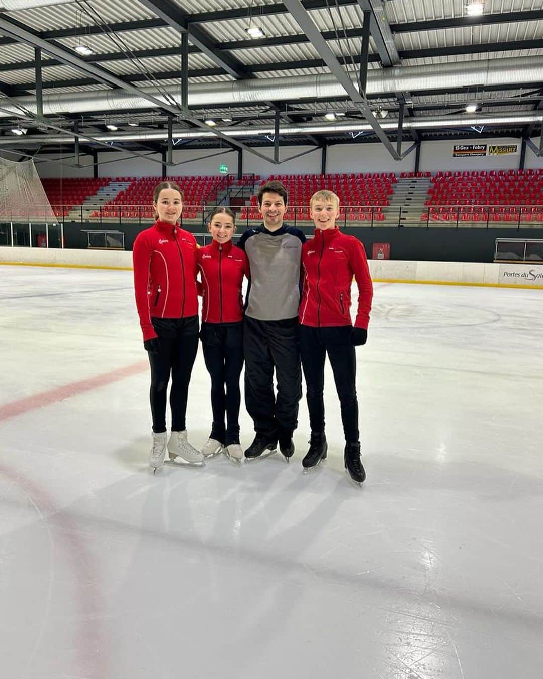 ステファン・ランビエールのインスタグラム：「It’s always beautiful to see the engagement and great dedication from the skaters of the national teams of Swiss Ice Skating! This week, I had the pleasure of working with Aurélian Chervet (@aurelian_chervet), Sayra Bessire (@sayra_bessire), Ophélie Clerc (@ophelie_clerc), Coralie Cantarelli, and Naira Garcia.   #nationalcoach #nationalteamswissiceskating #teamnoviceswissiceskating @richard_leroy_swissiceskating @swissolympicteam」