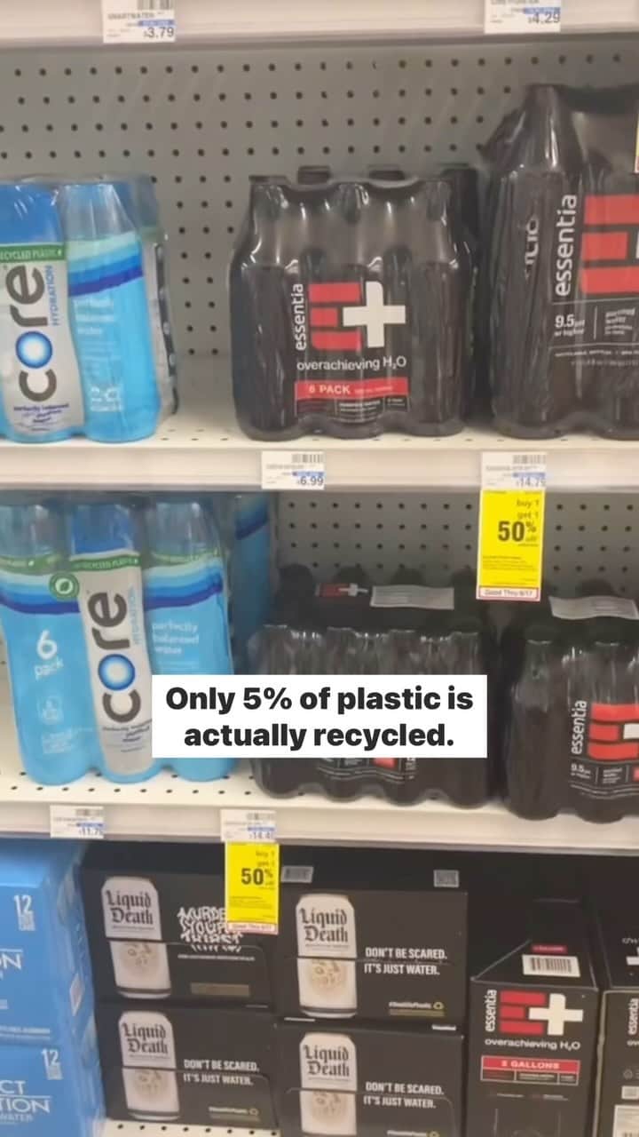 BoxedWaterのインスタグラム：「DYK: Only 5% of plastic is recycled 😢 The rest ends up in oceans and landfills. Let’s make a difference and choose sustainable alternatives 💚」