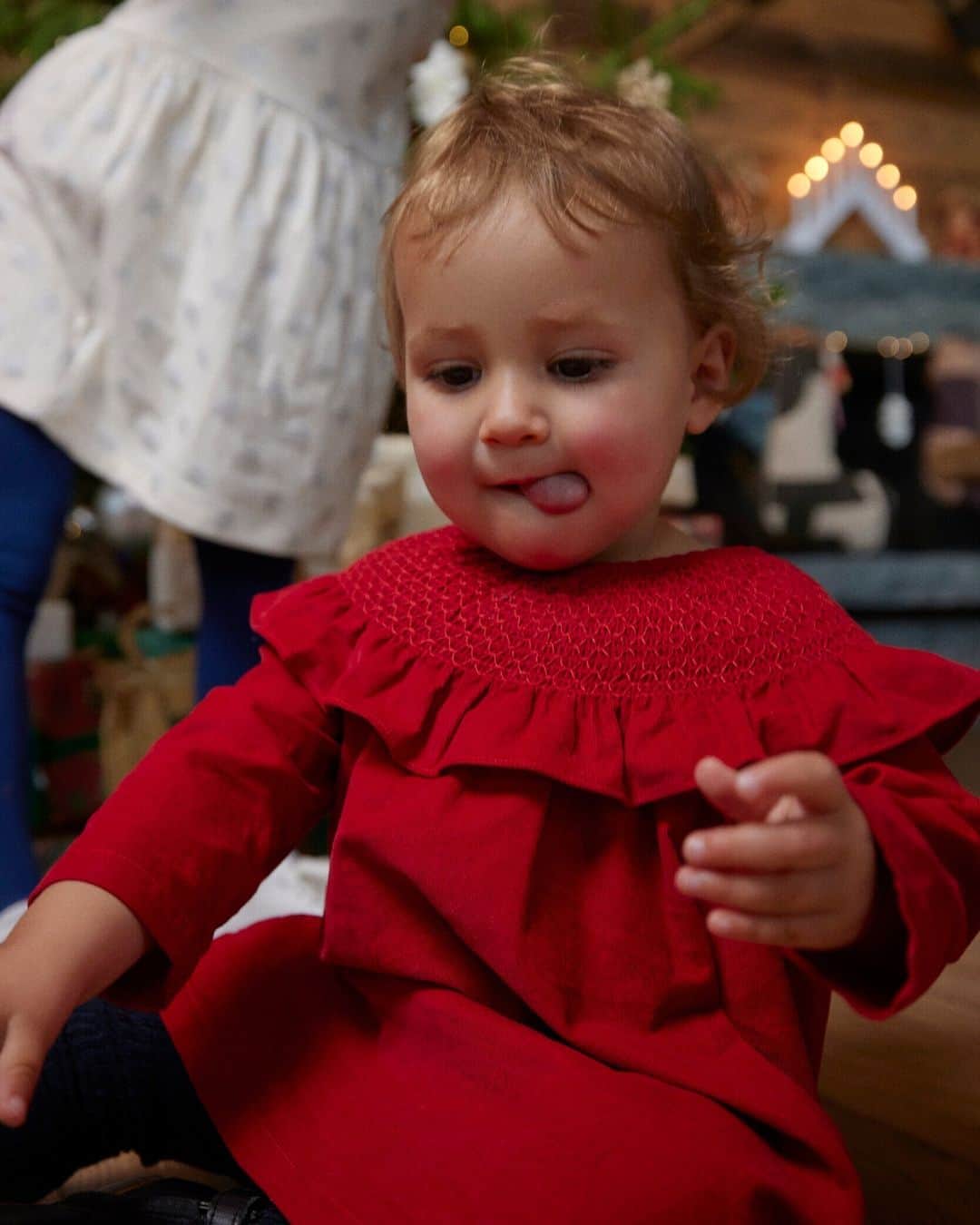 プチバトーのインスタグラム：「ll y a-t-il des bébés qui fêteront leur tout premier réveillon du nouvel an ce soir ? 👶🥰  Bon réveillon à tous les petits et les grands ! Chez Petit Bateau, on clotûre cette année avec beaucoup d'émotions en vous ayant vu être toujours plus nombreux à nous suivre ici. Merci pour vos mots, merci de choisir Petit Bateau.  On vous souhaite à tou.te.s de fêter cette fin d'année comme... vous le voulez ! (Ben oui, parce que chez Petit Bateau on pense que chacun est bien libre de faire ce qu'il veut ! Faire la fête ou rester au chaud sous la couette (en pyjama Petit Bateau bien sûr) ✨  // Are there any babies celebrating their very first New Year's Eve tonight? 👶🥰  Happy New Year's Eve all! Thank you for this year, thank you for your words, thank you for choosing Petit Bateau for your family.  We wish you all to celebrate the end of the year... just the way you want to! Go to party or just lay in bed in pyjamas, at Petit Bateau we think that everyone is free to do what he wants to ✨」