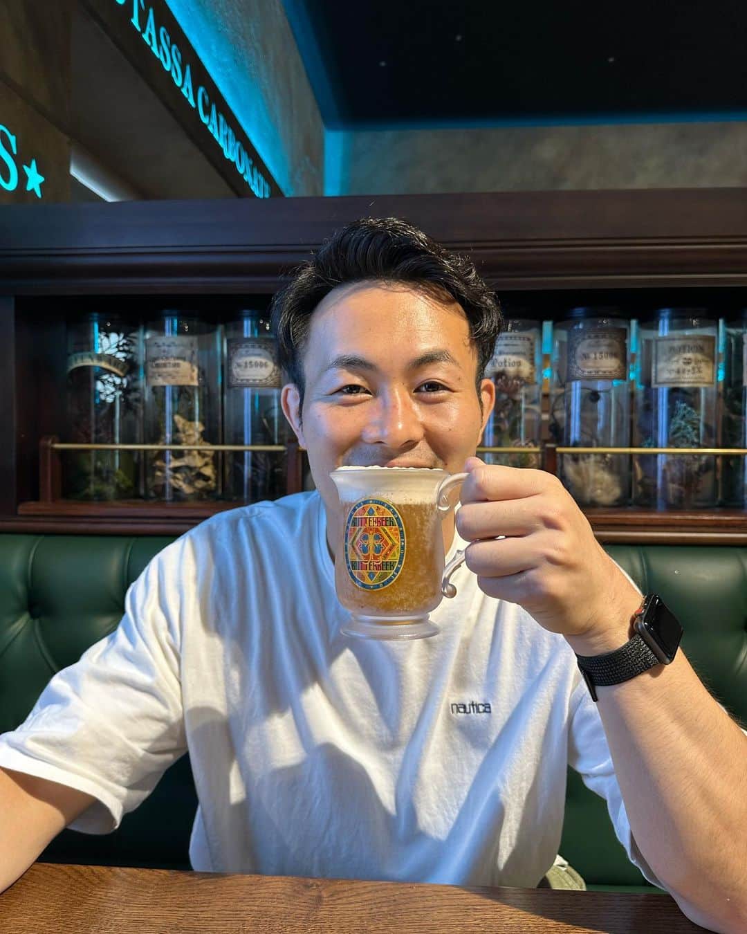 福岡堅樹のインスタグラム：「2023年も1年間ありがとうございました！ 今年はラグビーW杯に解説として参加させていただいたり、多くの人達との新しい出会いがあったりと、新鮮な刺激に満ち溢れた1年間でした。医学生としても講義や実習など楽しみながら学ぶことができ、長いと感じていた6年間もあっという間に残り半分近くまで過ぎていました。 2024年も変わらず毎日を後悔なく過ごしていきたいと思います！ 皆さんも良いお年をお迎え下さい🙇  #猫達の癒しを添えて #自撮り全然なかった笑」