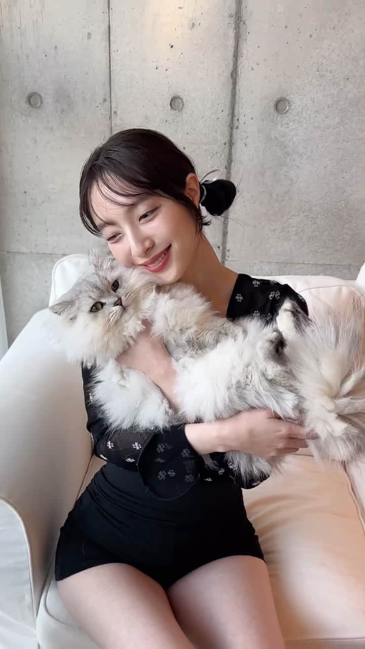 佐藤さきのインスタグラム：「Thank you〜 2023年もお世話になりました🤍 たくさんありがとうございます。 来年もよろしくお願いします〜 全ての人に愛です☺️🫶🏻 良いお年をお迎えください🎍」