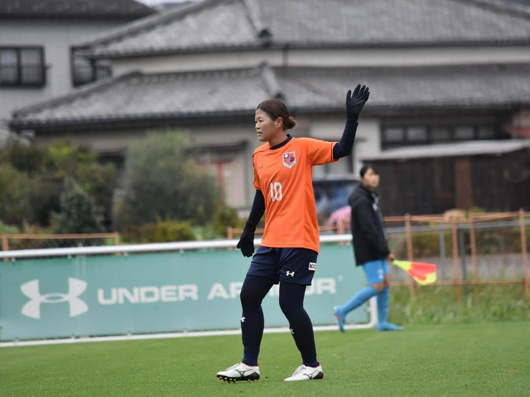 五嶋京香さんのインスタグラム写真 - (五嶋京香Instagram)「・2023/12/31  今年も1年応援ありがとうございました🐰🩶🤍  大怪我ではじまり最悪なスタートでしたが、無事復帰して身体も少しずつ戻ってきて嬉しい気持ちで2023年を終えます✌🏻  たくさんの人に助けられ、支えられた1年でした。 ありがとうございました。  2024年もよろしくお願いします🧏🏻‍♀️💗🐲  皆さん良いお年をお迎えください🎍  #大宮アルディージャventus  #五嶋京香  #2023年  #ありがとう  #2024年  #よろしく  #大晦日  #よいお年を」12月31日 17時19分 - kyoka.goshima