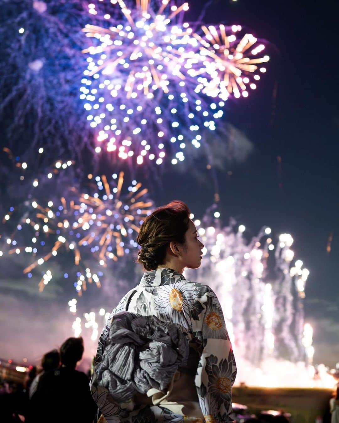 haru wagnusさんのインスタグラム写真 - (haru wagnusInstagram)「2023 best shootings   ついに大晦日になりました。 今年もたくさんの撮影をして思い出がたくさんです。 多くの人たちにお世話になりました。 ありがとうございました！ 来年はよりクリエイティブな方向に舵を切ろうかと思います。  それでは良いお年をお迎えください。 また来年もよろしくお願いします！  #2023goals #bestphoto2023  #今年のベストフォト #shootfilmmag  #その瞬間に物語 #ファッションスナップ #ファッションモデル #ファッション好きな人と繋がりたい #japantravels #japanphotography #japanesegirl  #浴衣　#yukata #kimono  #into_the_screen #ourmag#photogram_archive  #good_portraits_word #何気ない瞬間を残したい　#shashinkissa_s #68rhythmmag #ip_portrait_collection  #시속 #카메라 #선팔하면맞팔 #japangirl  #portraitphotography #東京カメラ部」12月31日 17時22分 - wagnus