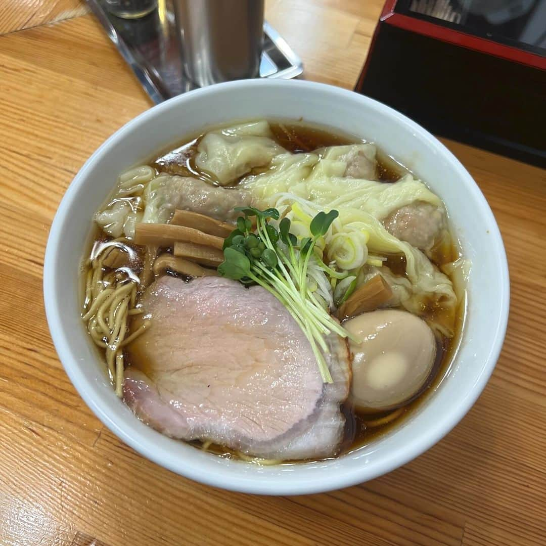 DJ HAZIMEさんのインスタグラム写真 - (DJ HAZIMEInstagram)「2023年の六十二杯目🍜  中華そば こてつ (下北沢)  ワンタン麺  美味しゅうございました🙏  ⭐️⭐️⭐️⭐️✨  #2023年最後の逸杯」12月31日 17時38分 - djhazime