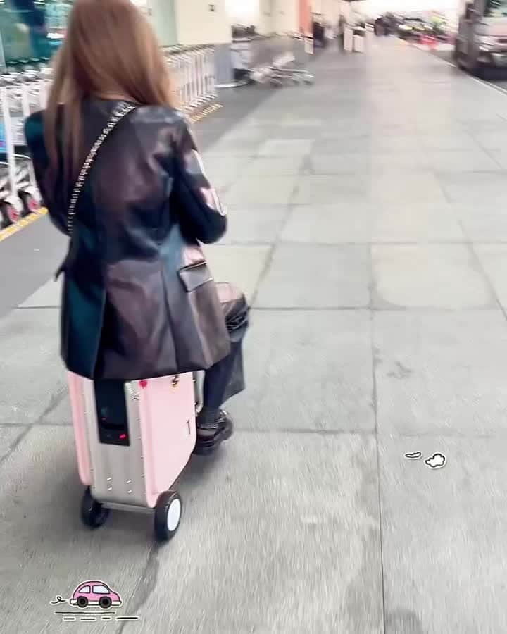 王心凌（Cyndi Wang）のインスタグラム：「我的新玩具小🚗🚗」