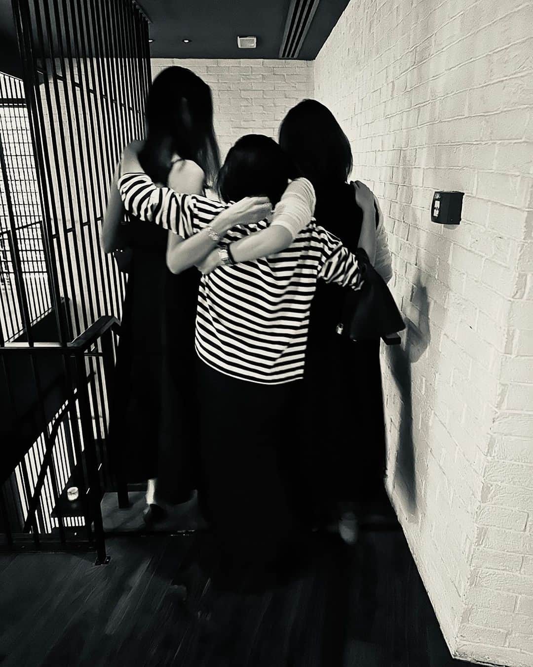 ひるいちかさんのインスタグラム写真 - (ひるいちかInstagram)「2023→2024 今年の楽しかったこといろいろ。 UAEは時差−5時間でこれからカウントダウンです😚 本年は大変お世話になりました✨ 2024年も良い年になりますように🩵  #goodbye2023 #dubai #abudhabi #海外子育て#駐在妻  #アブダビ妻」1月1日 4時55分 - hiruichika