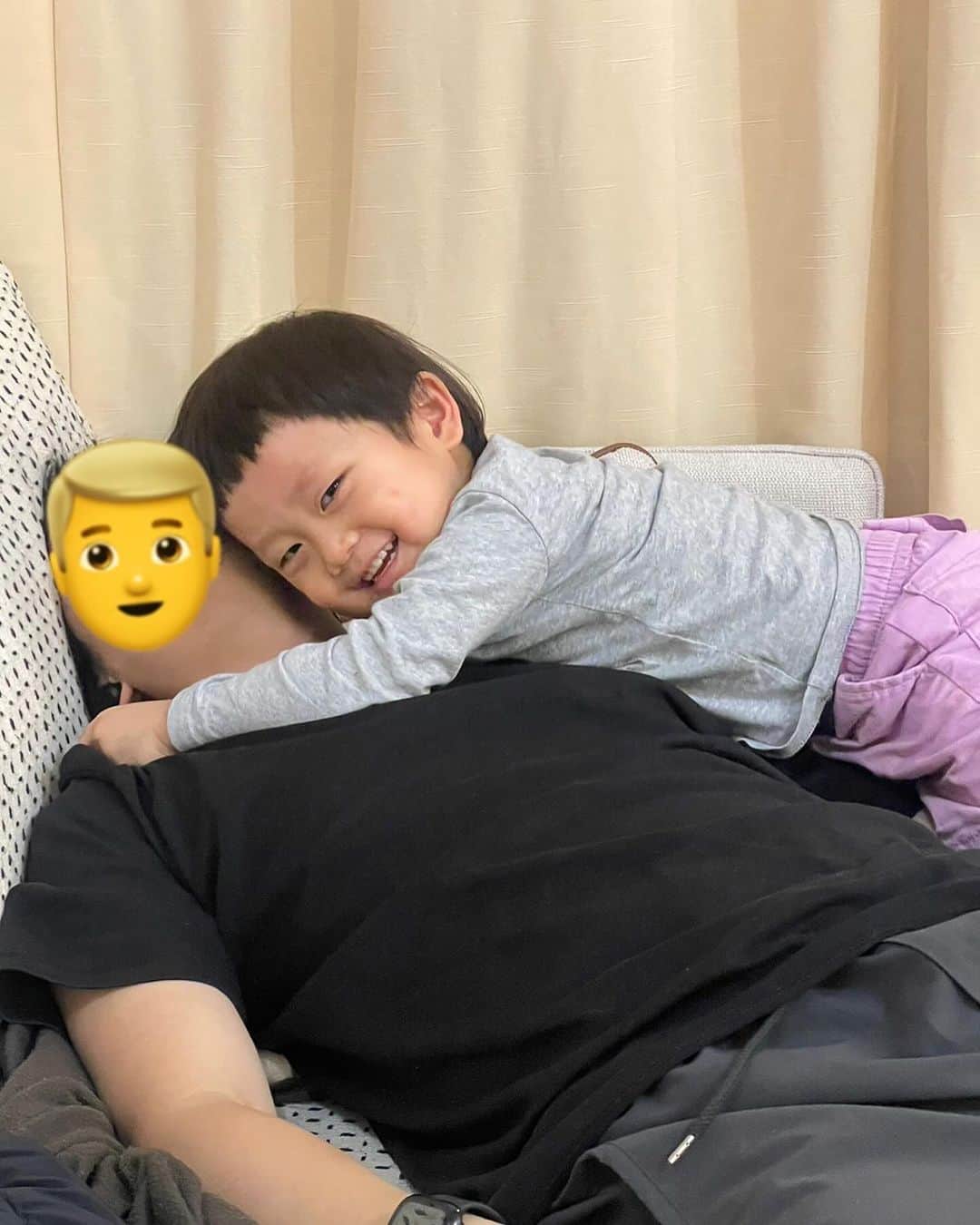 ひるいちかさんのインスタグラム写真 - (ひるいちかInstagram)「2023→2024 今年の楽しかったこといろいろ。 UAEは時差−5時間でこれからカウントダウンです😚 本年は大変お世話になりました✨ 2024年も良い年になりますように🩵  #goodbye2023 #dubai #abudhabi #海外子育て#駐在妻  #アブダビ妻」1月1日 4時55分 - hiruichika