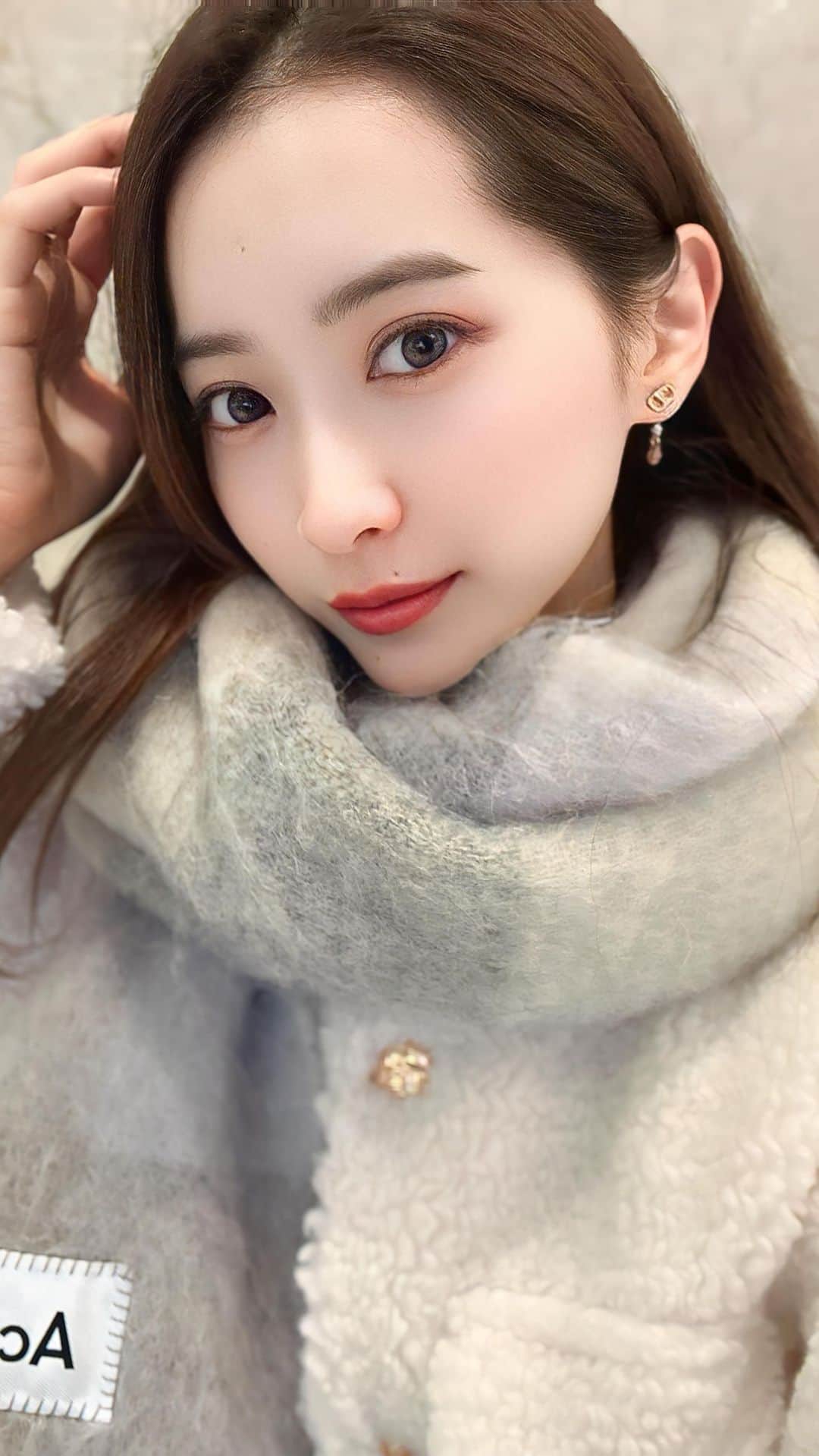 スカイMKのインスタグラム：「びっくりするくらい小声で 今年の感謝を伝えてます🤣🤣 周りの音にかき消されちゃった🤣🤣  今年は関東(茨城県)に転居したので 環境が変わり、今まで通りが通用しない 少しもどかしい一年でした🥲  ただ、私が何処にいても Instagramから 見つけて下さる方がいて、 ご依頼を下さってとても嬉しかったです💗  また、帰省でお声がけ下さる関西の皆様にも とてもとても支えて頂いておりました🥹  来年はInstagramの投稿頻度も徐々にあげて、 諦めかけてた自分の夢に全力投球したいと思います🥰  関わってくださった皆様、 本年もありがとうございました。 来年もどうぞよろしくお願い致します。 良いお年をお迎えください🎍💖」