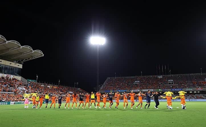 白崎凌兵のインスタグラム：「今年もありがとうございました！ 良いお年を⚽️」