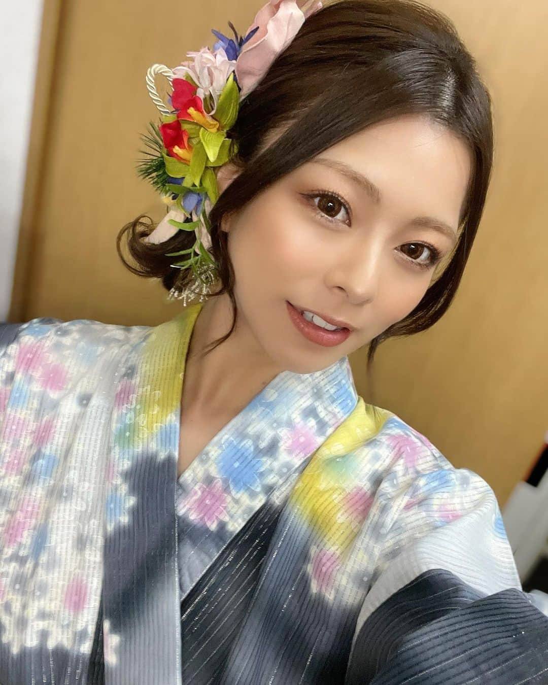 岬あずささんのインスタグラム写真 - (岬あずさInstagram)「ॱ॰*❅HAPPY NEW YEAR❅*॰ॱ  今年は沢山決断の年になったけど、来年3月までよろしくね‪‎🤍」1月1日 1時08分 - azu_misaki