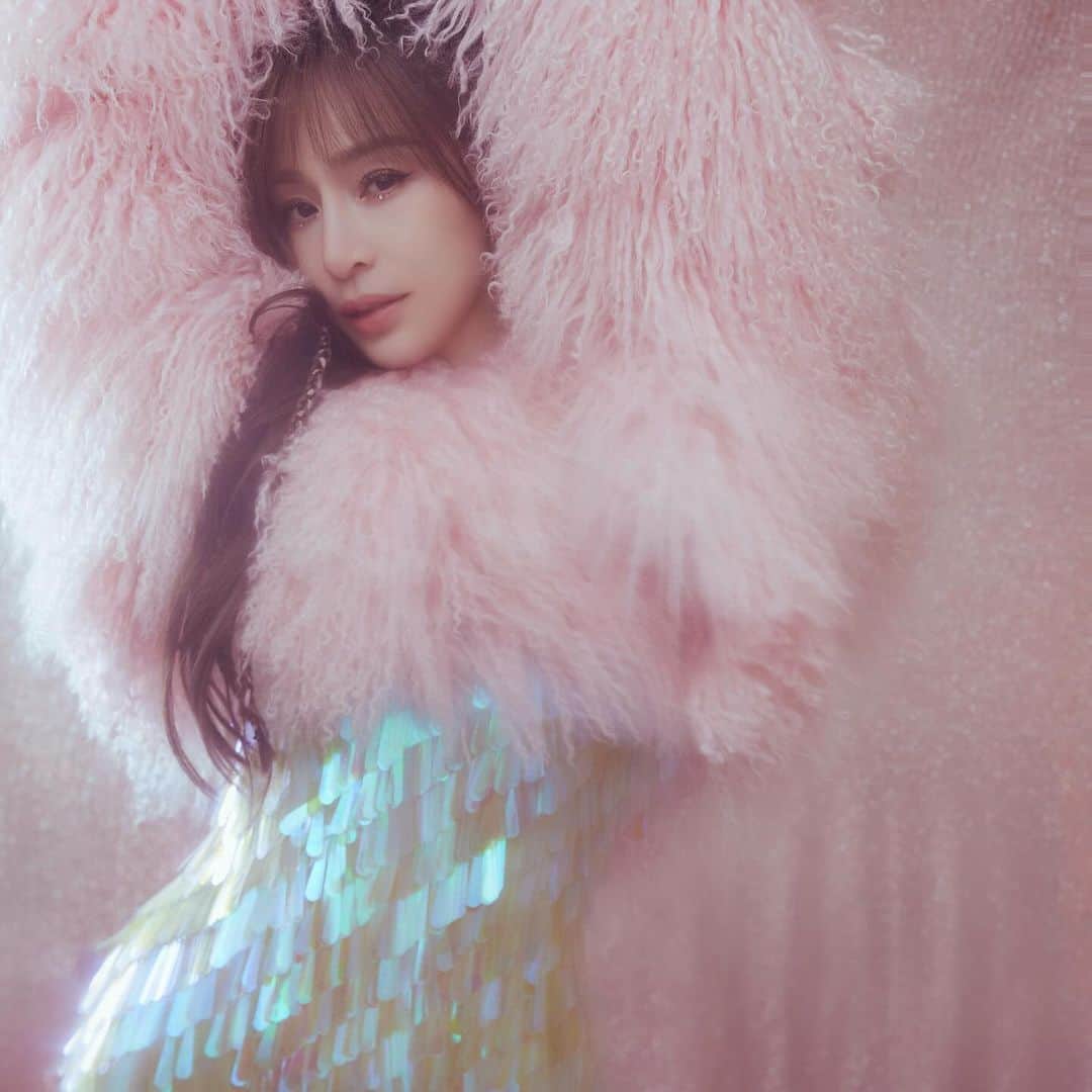 王心凌（Cyndi Wang）のインスタグラム：「Happy New Year🎉  2024，繼續見面 新年快樂!  #王心凌 #CyndiWang #HappyNewYear」