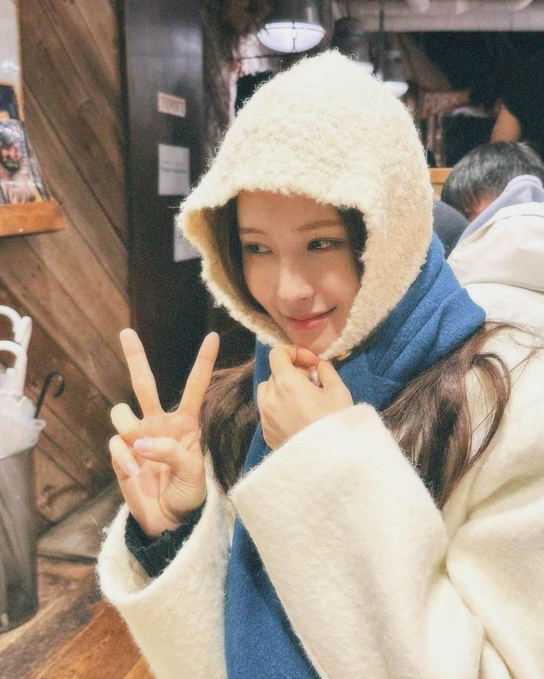 七海あやかさんのインスタグラム写真 - (七海あやかInstagram)「. あけましておめでとうございます🐲 2024年もたくさん働いてたくさん遊んで楽しいことたくさんしたいな🐉 今年は価値観を全て捨てて、またリセットしたいなと。 SNSの更新も頑張りたい(毎年言ってる)」1月1日 14時02分 - aya_tsukishima