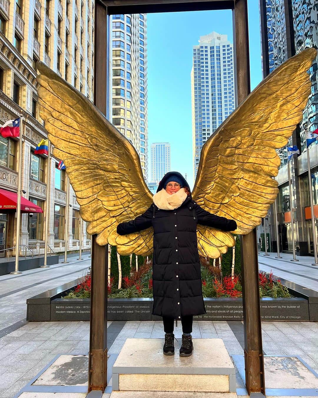 ラファエル・スバージさんのインスタグラム写真 - (ラファエル・スバージInstagram)「And here’s to 2023– ! Where I learned that Angels ARE real, that’s they CAN actually fly, that dreams DO come true— if you wait long enough and work hard enough…   And sometimes, you get to marry one.   Gee wiz am I grateful @jennadeangeles」1月1日 9時46分 - raphaelsbarge