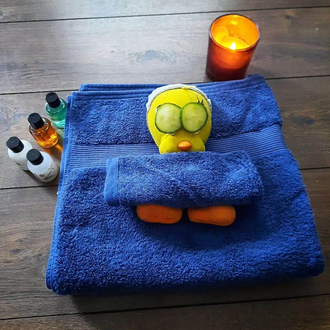 Little Yellow Birdのインスタグラム：「Aaaahhhhh.... #littleyellowbird #tweety #tweetykweelapis #adventures #yellow #bird #1january #january #januari #startoftheyear #nieuwjaar #happynewyear #newyear #spa #spatreatment #relaxing #momentjevoorjezelf #stuffedanimalsofinstagram #plushiesofinstagram」