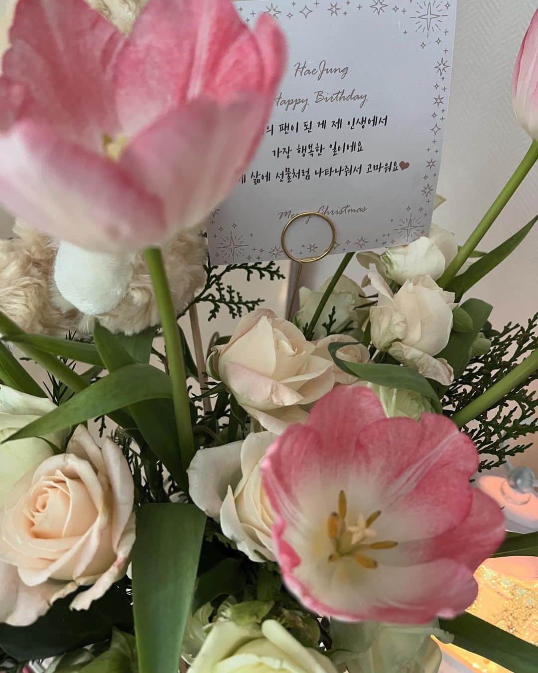 チョ・ヘジョンのインスタグラム：「love you lots and lots.🌹🖤」