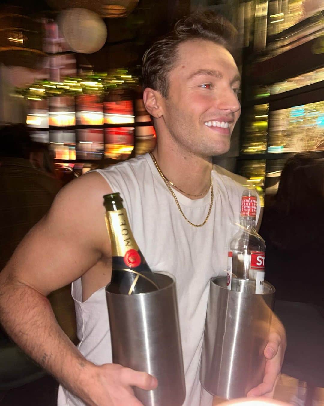 jotipolizoakisのインスタグラム：「nye 🚀」