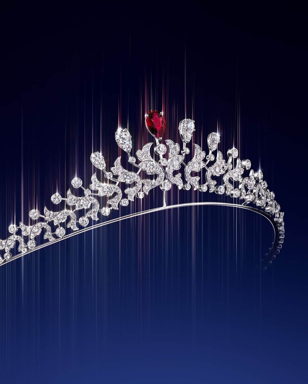Chaumetのインスタグラム：「As the New Year unfolds, may the Soir de Fête tiara with its precious ruby illuminate your path into new beginnings. Here’s to a year filled with brilliance, joy, and unforgettable moments.   Maison Chaumet wishes you a Happy New Year!  #ChaumetCelebrates #ChaumetHighJewellery」