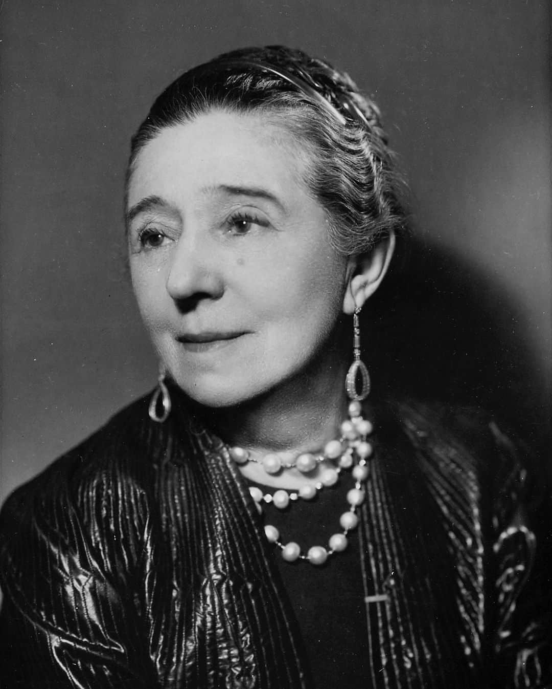 ランバンのインスタグラム：「Jeanne Lanvin, the visionary founder of the House of Lanvin and a pioneer of French Haute Couture, was born on 1 January 1867.  Discover more about Jeanne Lanvin and the history of the House on Lanvin.com   © Jeanne Lanvin, 1934. Studio Harcourt / Patrimoine Lanvin   #LANVINHERITAGE  #LANVIN」