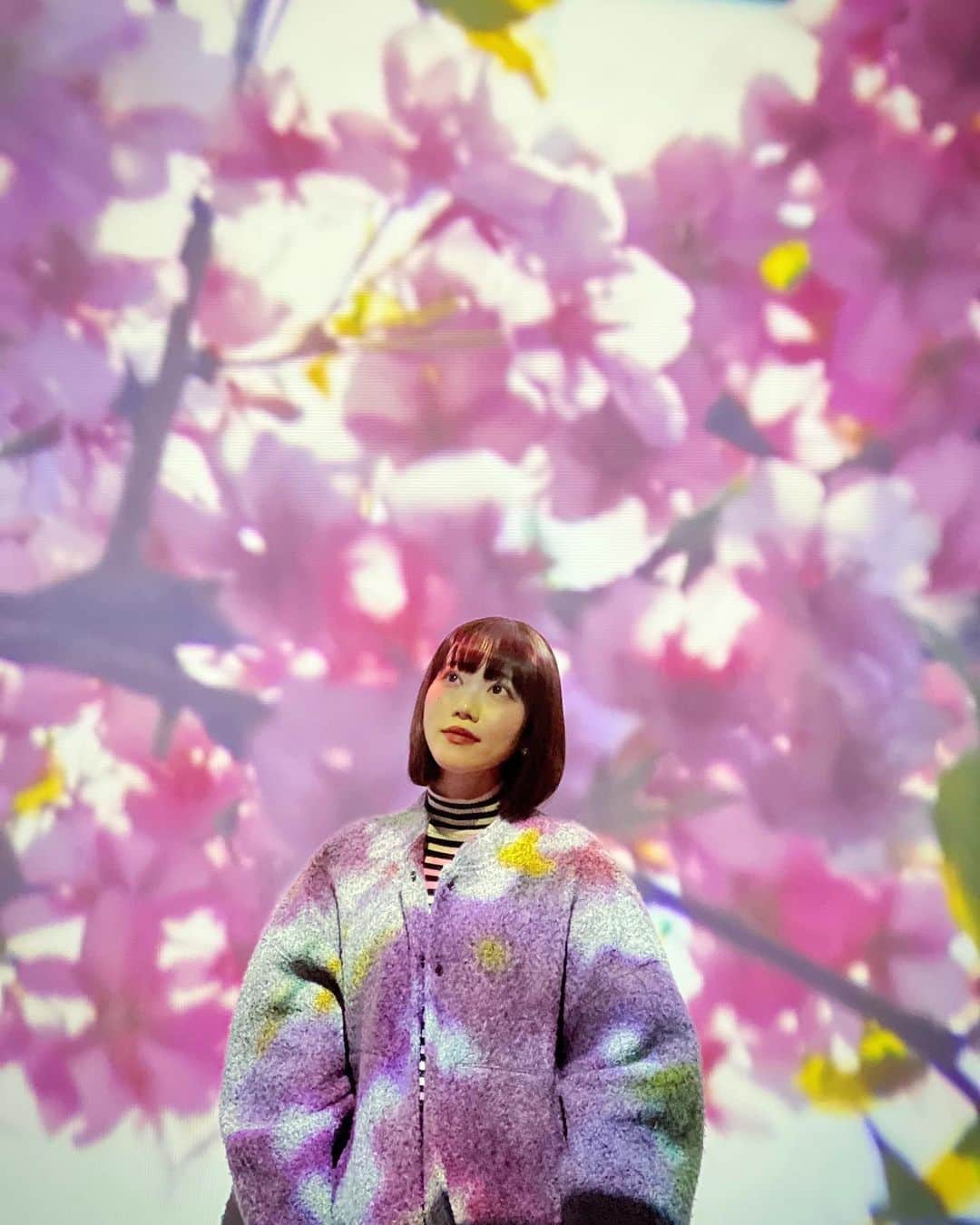 菜々香さんのインスタグラム写真 - (菜々香Instagram)「新年あけましておめでとうございます🐉✨  今年も皆にとって素敵な1年になりますように🫶  今年はたくさん人と関わるお仕事がしたい！  行きたかった行った事のない場所にも行く！  頑張るよおおお✨❤️  今年も皆さんよろしくお願いします🫶  @ninagawamika  #happynewyear2024 #菜々香 #蜷川実花展eim#tokyonode#mikaninagawa#蜷川実花」1月1日 19時34分 - 7.na_na_ka