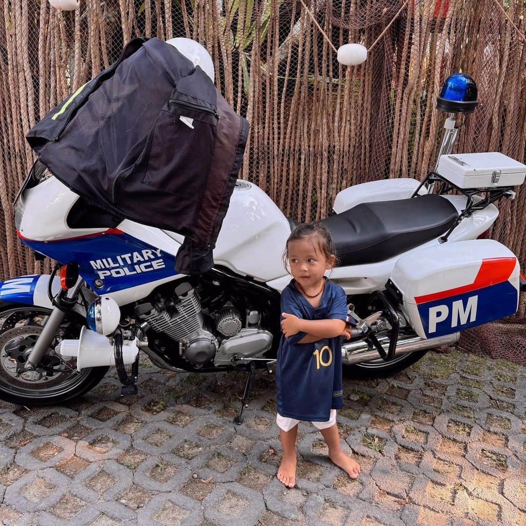 Jennifer Bachdimさんのインスタグラム写真 - (Jennifer BachdimInstagram)「First post of 2024 ❤️  . . Well needed holidays, simply relaxing and having a good time ❤️ last picture little Mbappe posing in front of a police bike, his two favorite things ☺️ football and vehicles #teamBachdim」1月2日 18時38分 - jenniferbachdim