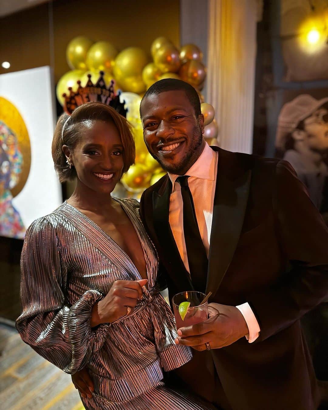 エドウィン・ホッジのインスタグラム：「Happy 2024!!! 2023 was a hell of a year. Joy, pain, laughter, tears, doubts, triumph, proposed to my wonderful lady… This created a stable foundation for this coming year! Love on your family more than ever! Love on yourself more than ever. Pour positive vibes into the world around you or keep your foot on bitches necks like Nicki. All I know is 2024 can miss me with the BS!!」