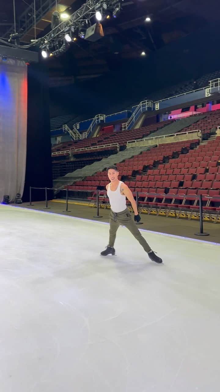 ジェレミー・テンのインスタグラム：「Jumping into 2024 like…  #FigureSkating #NewYear #2024 #Athlete #Sports」