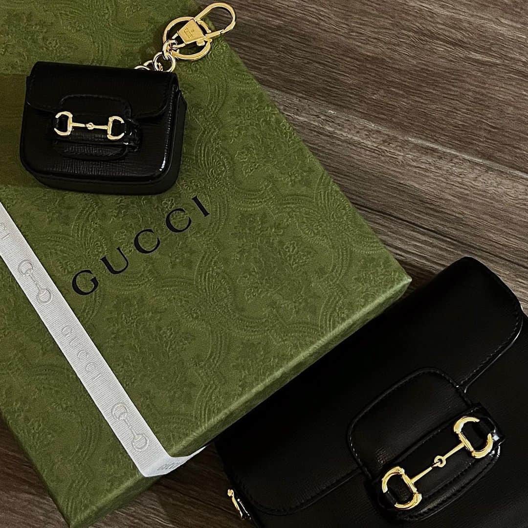 ソン・トゥンM-TPのインスタグラム：「Em cứ hẹn chiều mai rồi lại không thấy em ! 🌛  #GucciHorsebit1953  #Gucci」