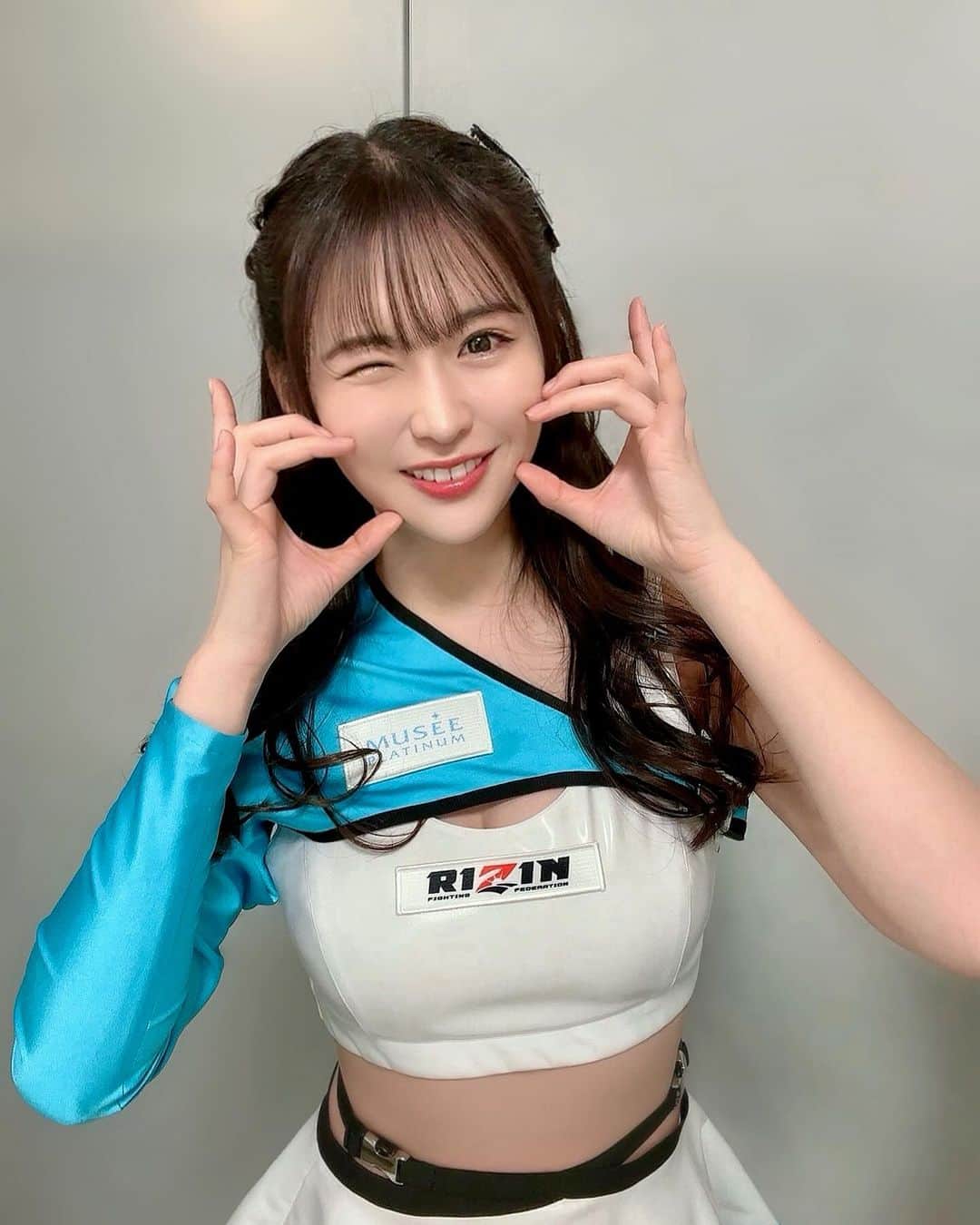 宮瀬なこさんのインスタグラム写真 - (宮瀬なこInstagram)「. ＊  あけましておめでとうございます🎍  新年早々良くない災害やニュースが続いていて、 とにかく皆様の安全を願いながら過ごす三が日です🥺 少しでも被害が少なく、一日でも早く日常が戻ることを心から祈っています。微力ながら私も募金させていただきました。困った時はみんなで協力しましょう！  そして、大晦日の #rizin45 ありがとうございました！ 「泣いて、笑って、格闘技」 ポスターの通り、本当に泣いて笑って最高な大晦日でした❤️‍🔥  山本美憂選手、本当にお疲れ様でした🥹 堀口選手と川村さんのプロポーズも素敵すぎて、 幸せな気持ちになりました！おめでとうございます✨  今年はどんな物語が紡がれていくのかとても楽しみです！！  「2024年」  皆様が少しでも多く笑える一年となりますように🌅  今年もよろしくお願いします🐉  #rizin #rizinガール #水色 #2024  #辰年」1月2日 23時28分 - nacorin_official