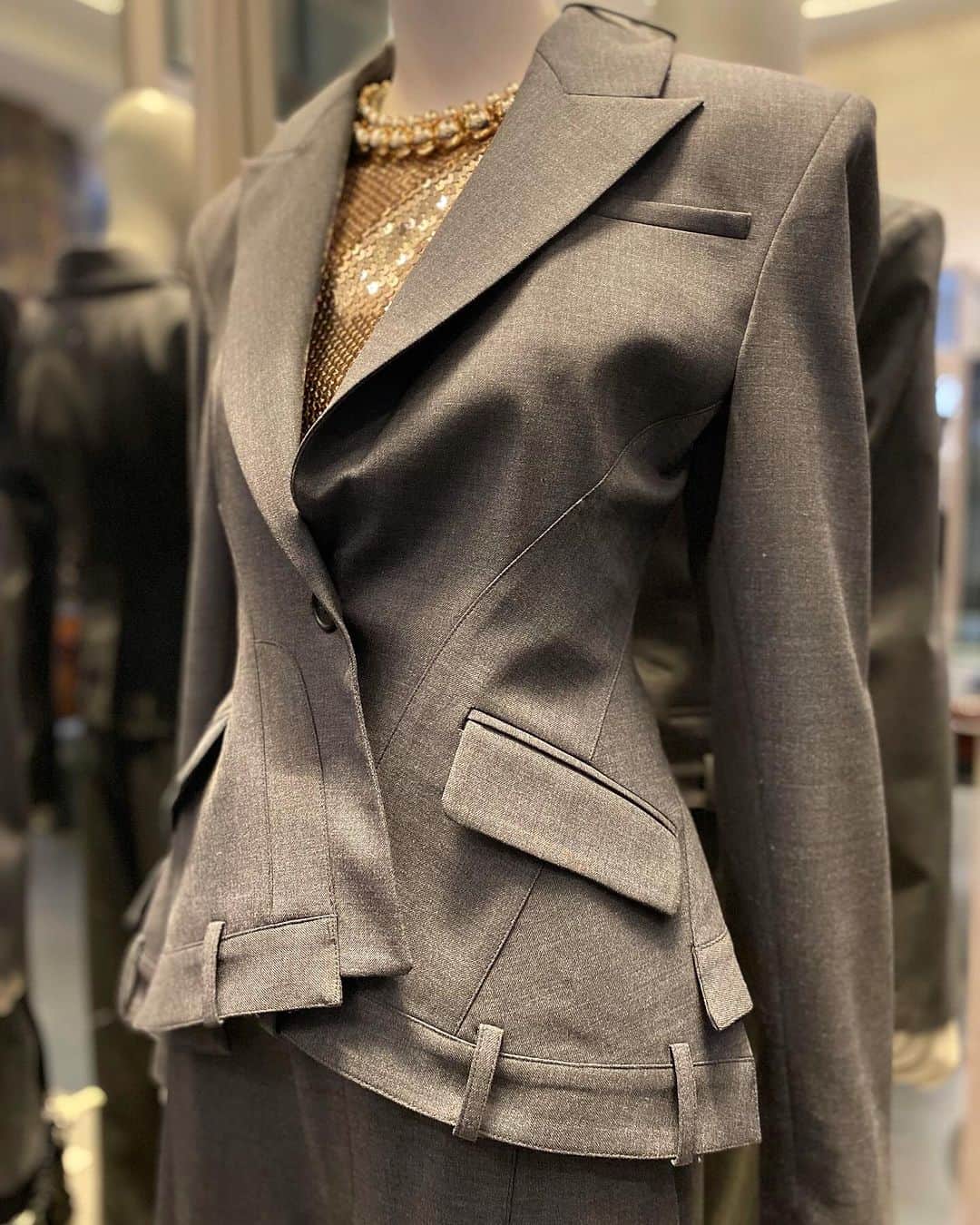 レクレルールのインスタグラム：「We’re happy to present the new @MonseMaison SS24 collection at LECLAIREUR.   Available at :  LECLAIREUR Sévigné  LECLAIREUR Boissy   #LECLAIREUR #Monse」