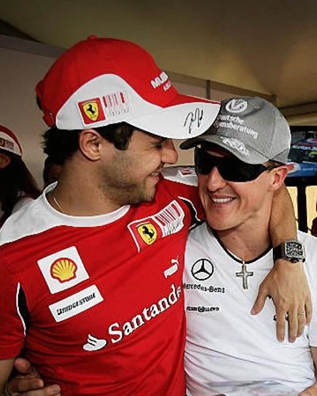 フェリペ・マッサのインスタグラム：「Happy birthday brother @michaelschumacher keep fighting.  Love you ❤️」