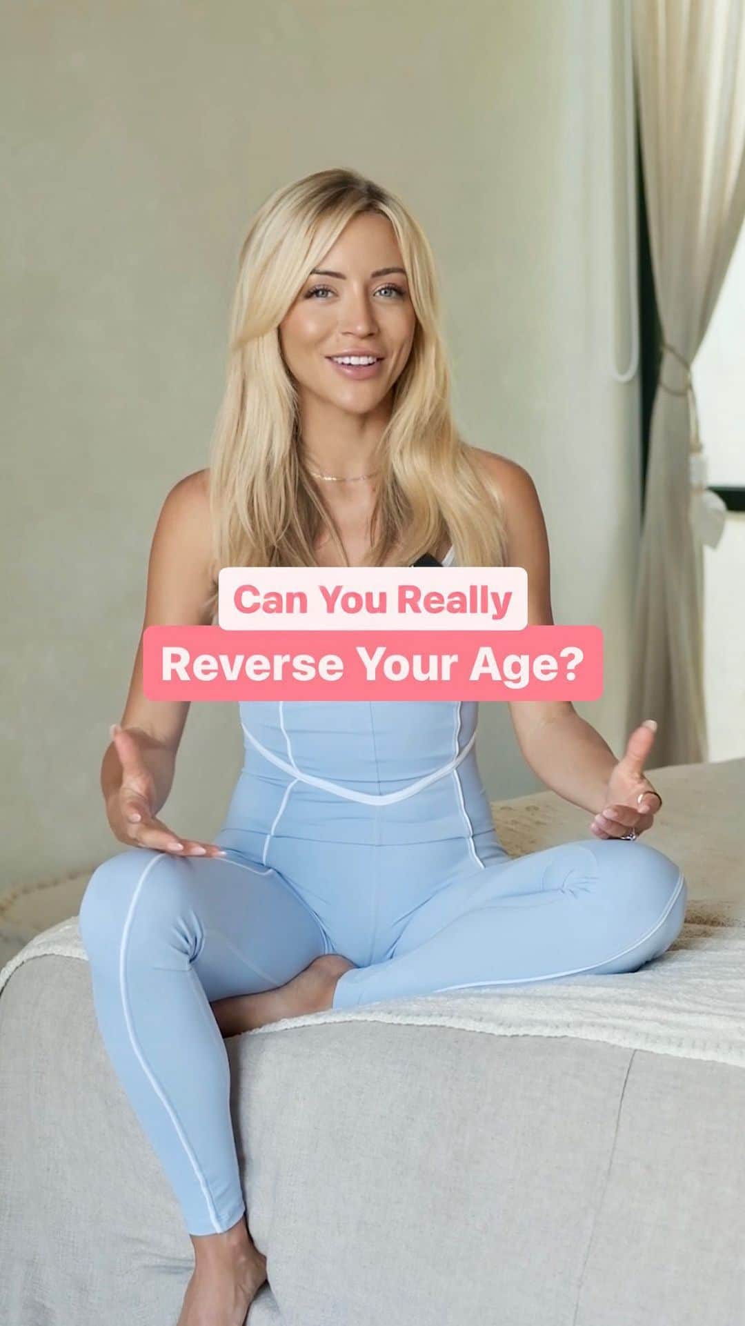 アギーのインスタグラム：「Can you reverse your age? 👆🏼 The answer is …. 😇 #biohacking」