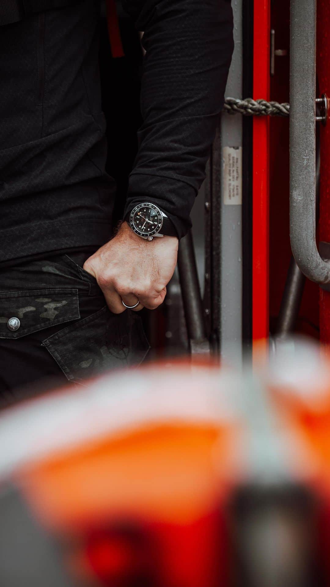 ブレモンのインスタグラム：「Celebrate 200 years of unwavering life-saving work with the @rnli and Bremont’s bespoke collection of watches.  A percentage of all of the proceeds from the sale of the limited edition watches will go directly to support the RNLI.  Shop the full collection on our website. 🔗  #rnli #lifeboat #watches #bremont #bremontwatch #toolwatch #watchcollector」