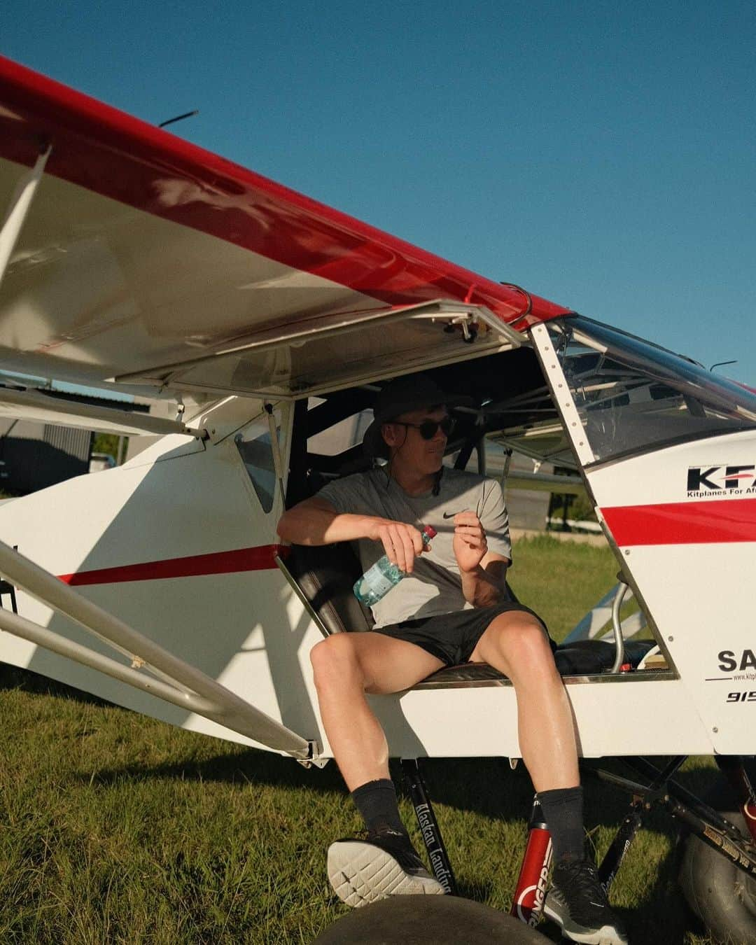 カスパー・リーのインスタグラム：「Learning to fly」