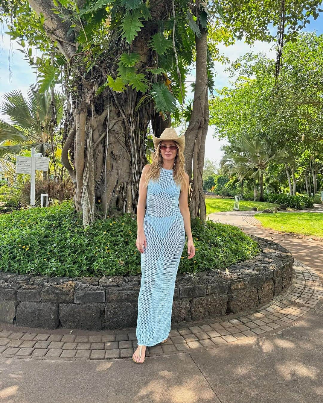 ミリー・マッキントッシュさんのインスタグラム写真 - (ミリー・マッキントッシュInstagram)「A few of my looks from our trip to Mauritius. Let me know which one is your favourite in the comments 🐚🌴🌺🥥  *some items gifted」1月4日 17時26分 - milliemackintosh