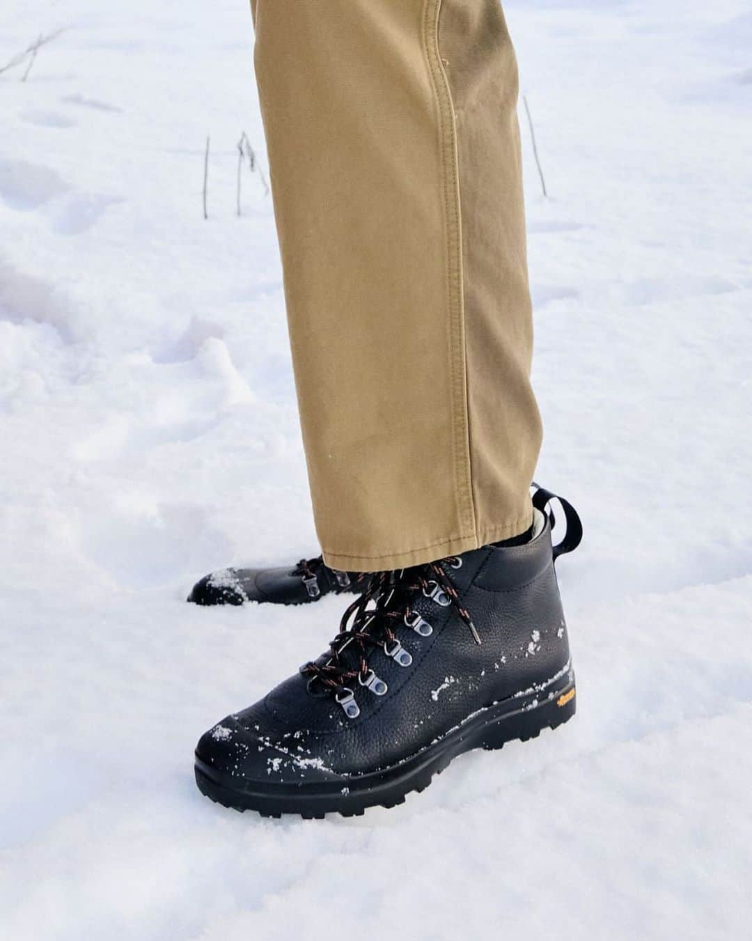 テーリポルキのインスタグラム：「Warm, comfy and practical. Yosemite boots with Vibram XS Trek soles for the ultimate Winter weather.  . . #TERHIPÖLKKI #terhipölkkishoes #finnishdesign #sustainablefootwear #boots #winterboots」