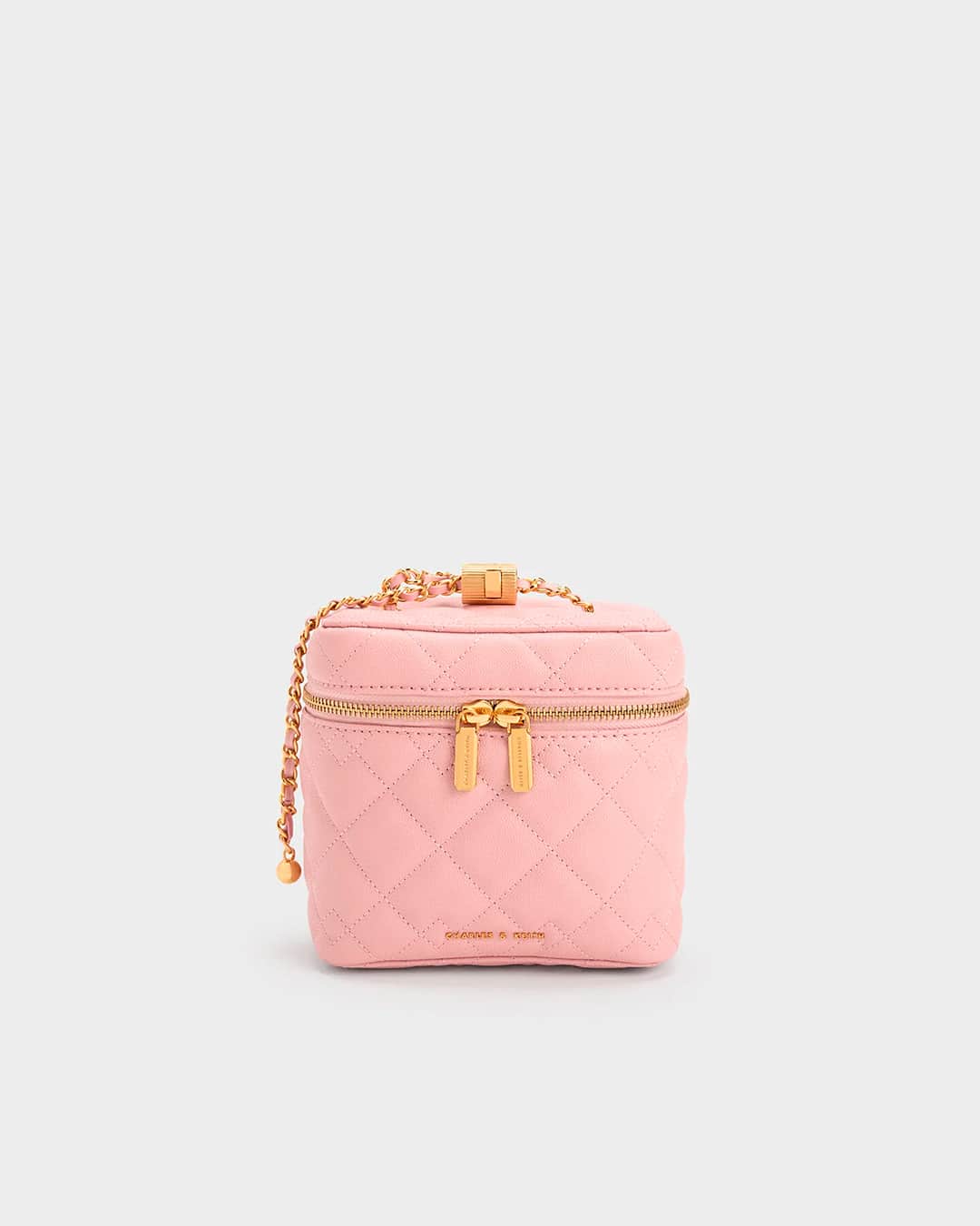 のインスタグラム：「Featuring a boxy silhouette, the Nezu bag will add stylish structure to your everyday outfit. Which colour will you choose?  Shop now via the link in bio.  #CharlesKeithOfficial  Product featured: Nezu Quilted Boxy Bag」