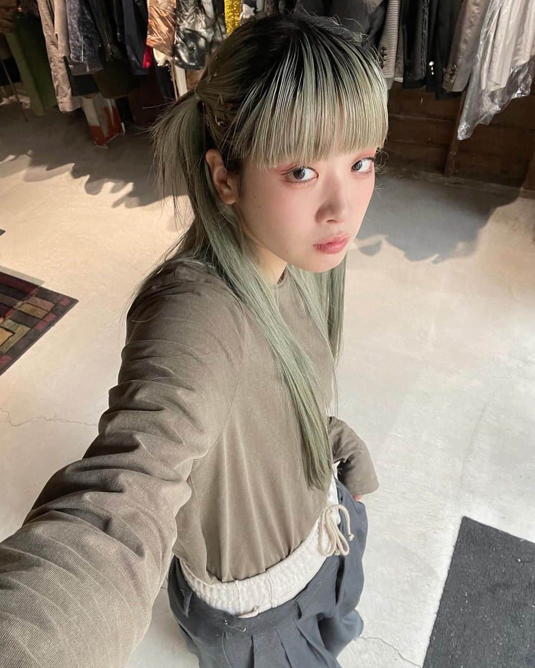 らてのインスタグラム：「🧚🏻🩲🧤🍃🌿🥦🧃🧼🦠 今年こそいっぱい私服上げるぞって毎年思ってる今年も思った」