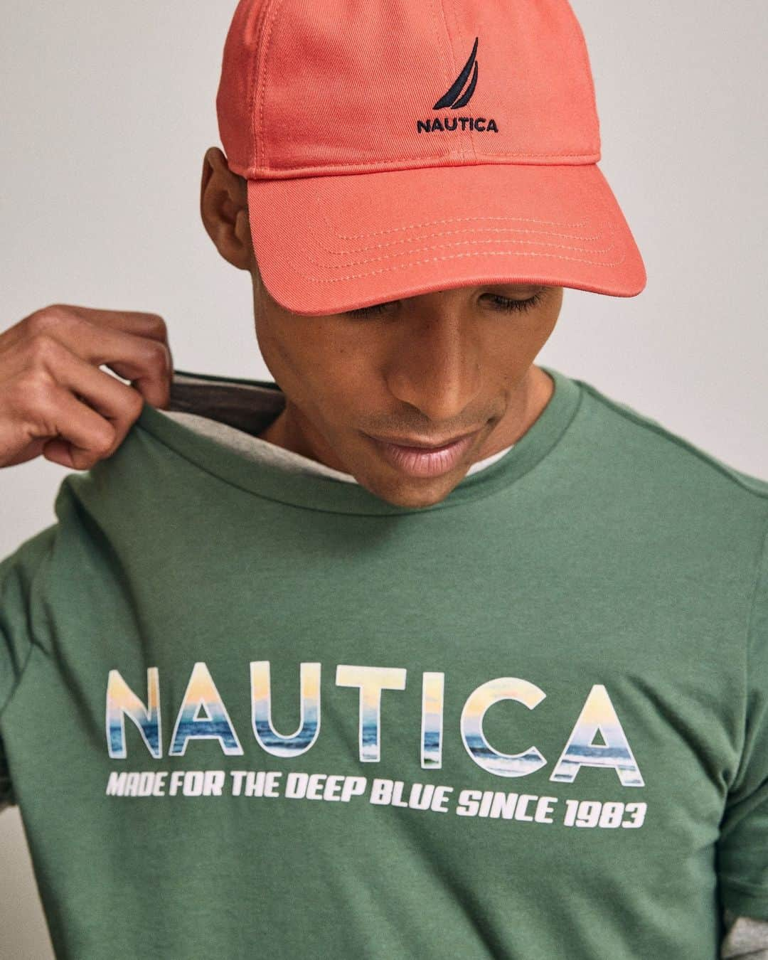 ノーティカさんのインスタグラム写真 - (ノーティカInstagram)「Feeling chill? Slip into this sustainable cotton-jersey graphic tee, and get your stylish look ready for your lazy days.」1月5日 3時57分 - nautica