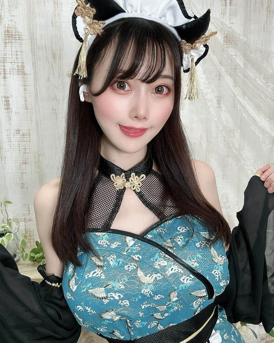 桃里れあのインスタグラム：「𝐇𝐚𝐩𝐩𝐲 𝐍𝐞𝐰 𝐘𝐞𝐚𝐫💓‪  ・ ・ ・ ・ next event ▶︎▶︎ 1/6(日)23:00〜コマラジ《らじぷら》放送日 1/20(土)シルバーローズ撮影会 3/20(祝水)誕生日ミニイベント 3/23(土)コスホリック38 4/7(日)parfaite showcase ♡ ••┈┈┈┈┈┈┈┈•• ♡  ✔︎看護師/グラビアアイドル/インフルエンサー🩵🫧 ✔︎Twitterもフォローしてね✨「桃里れあ」同じIDのrea_momosatoです！ ✔︎日常アカウント🌸 @reaxx___o32o / グルメアカウント🍽️ @rea___gourmet  ✔︎ファンティア無料会員登録してね🔞🩷 ✔︎Follow my @littlelea 🔞🩷 SNSには載せないセクシーな写真と動画を毎日投稿中🙈🩷 (ハイライトから簡単にリンク飛べます🕊  ✔︎Amazon Kindle unlimitedセミヌード写真集「一日だけの恋人」リリース中✨ Amazonランキング1位ありがとうございます💗  ✔︎コメント全部見てます！いつもありがとう☺️🌷 ✔︎フォロー、保存、コメント、嬉しいです✨  ♡ ••┈┈┈┈┈┈┈┈•• ♡  #japanesegirl #animegirl #gravure #pinupgram #fyp #cosplaygirls #pinupgirl #内衣 #腹肌 #漂亮 #姐姐 #性感的 #自拍  #扎心了 #东京 #护士 #日系穿搭 #셀스타 #셀카 #패션스타그 #데일리 #좋아요 #맞팔 #소녀  #コスプレ #桃里れあ #グラビアアイドル #クリアストーン #あけおめ」