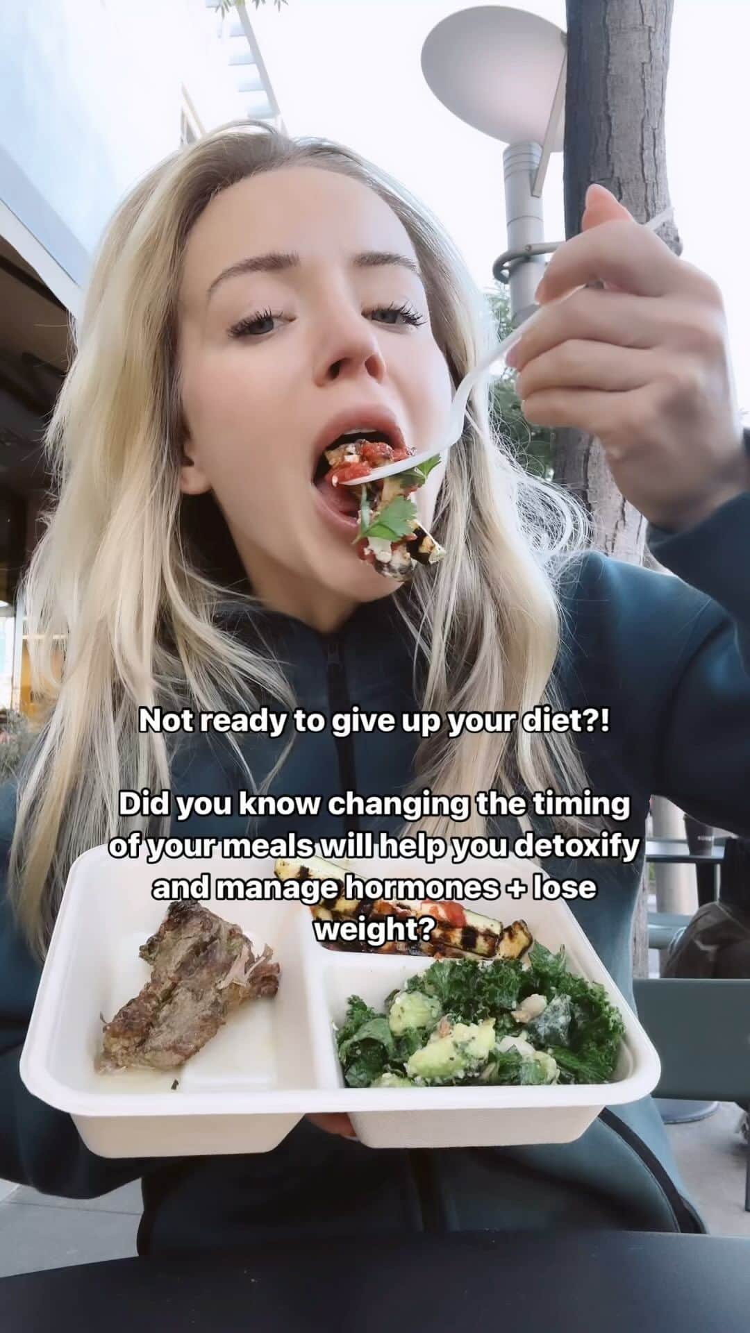 アギーのインスタグラム：「Don’t change your diet, change the timing! That’s level one of becoming a Biohacker in my upcoming book - message me BOOK to learn more!  1. Combine all your food into three meals 2. Fast from dinner to breakfast for 12 hours a day. 3. Eat food in the right order.  This technique will help you manage glucose support your liver and your gut !」