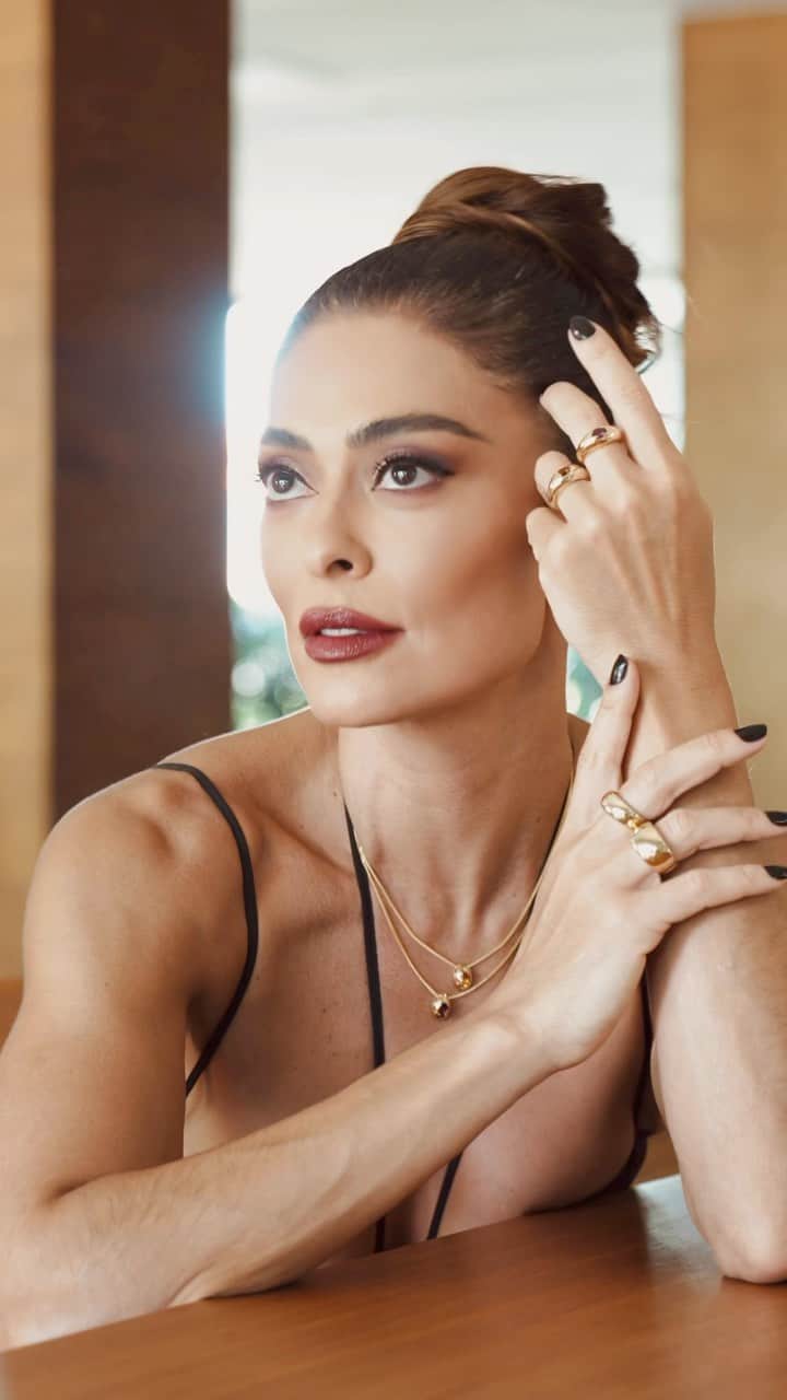 ジュリアナ・パエスのインスタグラム：「bastidores… bom dia!」