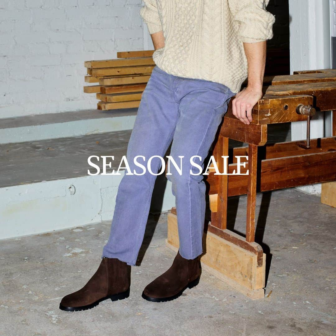 テーリポルキのインスタグラム：「Stay warm inside and shop the season sale online at terhipolkki.com. Due to Epiphany, the store is closed today. . . #TERHIPÖLKKI #terhipölkkishoes #finnishdesign #sustainablefootwear #menshoes #mensboots #seasonsale #saleshoes #chelseaboots」