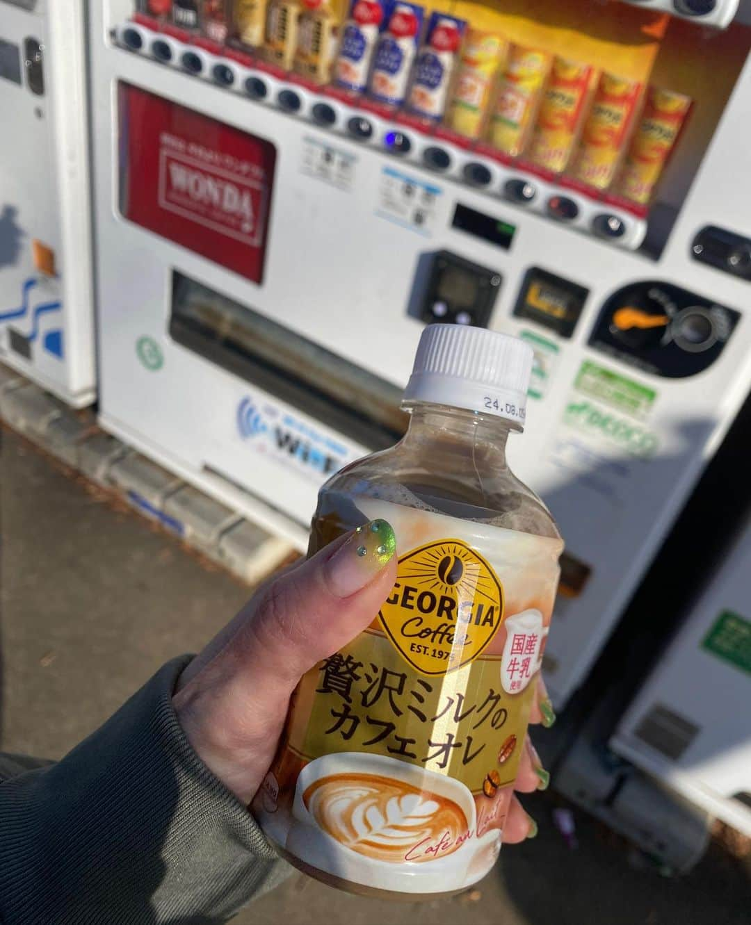 Jessica Garland-Blakeさんのインスタグラム写真 - (Jessica Garland-BlakeInstagram)「Starting the new year in Tokyo 🇯🇵  • @teamlab.planets  • Shibuya crossing  • New Year’s Day breakfast, boiled mochi • Vending machine hot coffee • Shimokitazawa  • @onibuscoffee  • @panda_izakaya our local! 🐼」1月6日 22時01分 - jessicagarlandblake