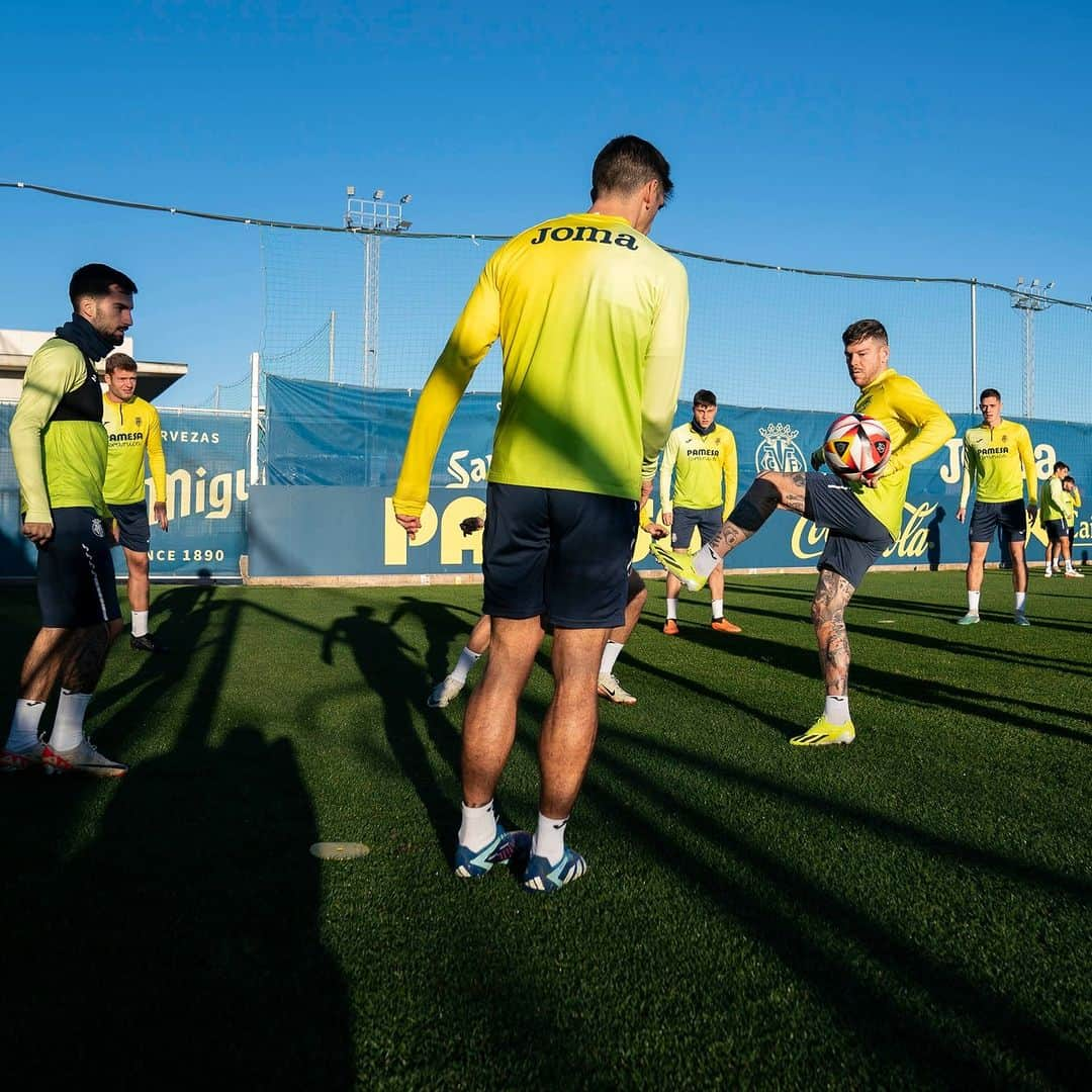 ビジャレアルCFのインスタグラム：「🔜 Último entrenamiento antes del duelo de #CopaDelRey 🏆」