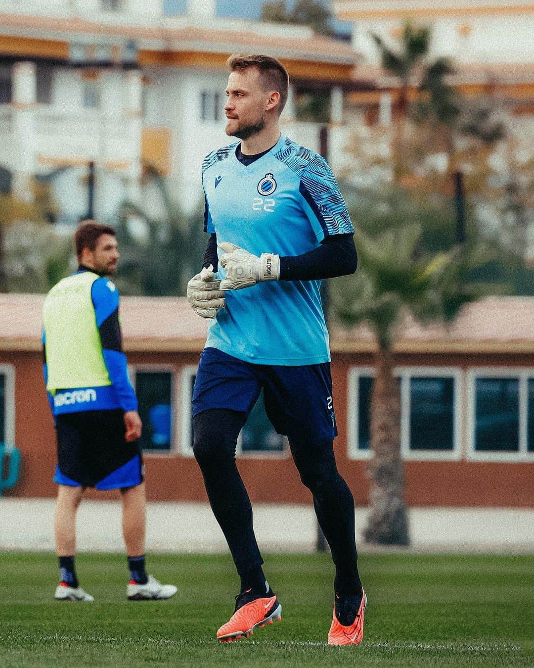 シモン・ミニョレさんのインスタグラム写真 - (シモン・ミニョレInstagram)「Back in the lab.🚀⚽🇪🇸 #BluvnGoan」1月7日 1時55分 - 22mignolet22