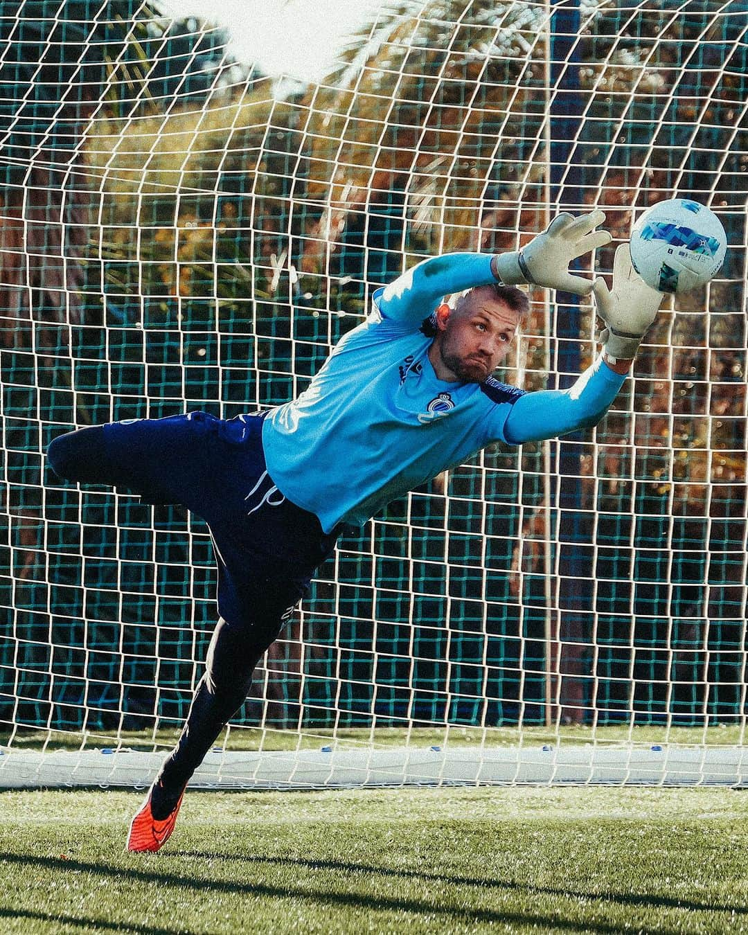 シモン・ミニョレさんのインスタグラム写真 - (シモン・ミニョレInstagram)「Back in the lab.🚀⚽🇪🇸 #BluvnGoan」1月7日 1時55分 - 22mignolet22