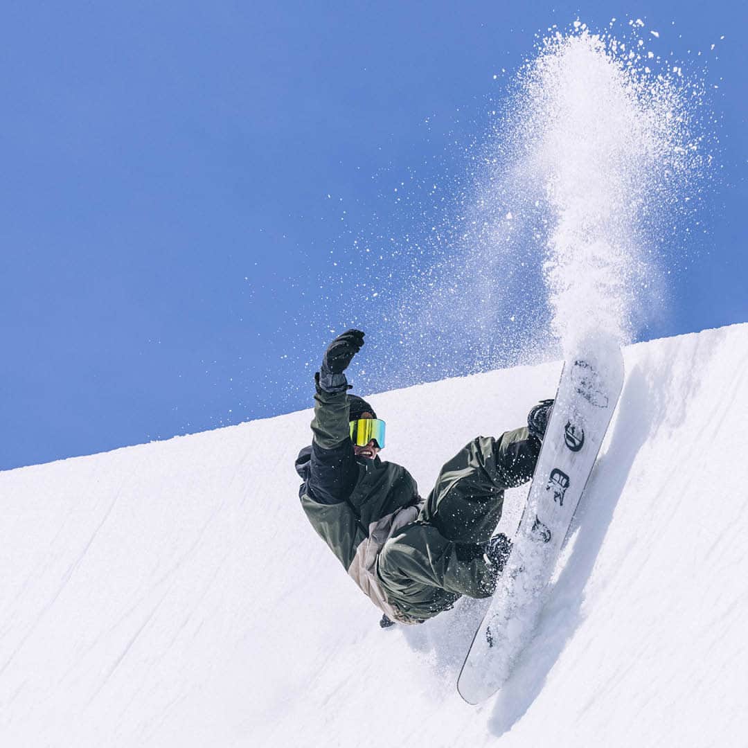 hurleyのインスタグラム：「Welcome to the Chill Zone: shop technically advanced ski and snow gear at the link in bio ❄️⚡️」