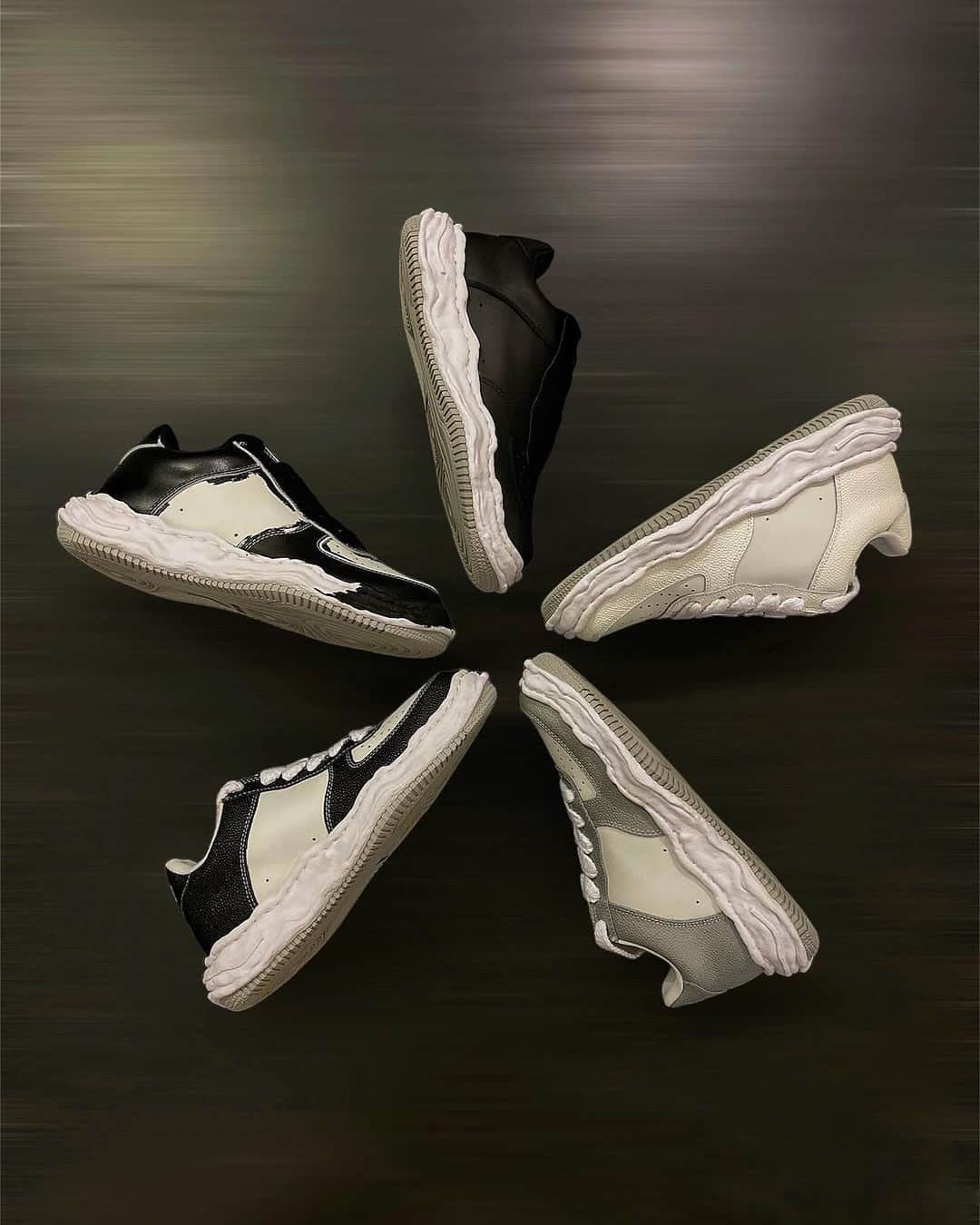 レクレルールさんのインスタグラム写真 - (レクレルールInstagram)「Minimalist sneakers with an outsole inspired by the handmade clay prototype, explore @Miharayasuhiro_Official “Wayne” sneakers collection at LECLAIREUR.  Available at :  LECLAIREUR Sévigné  LECLAIREUR Boissy  www.leclaireur.com  #LECLAIREUR #MiharaYasuhiro」1月8日 4時06分 - leclaireur