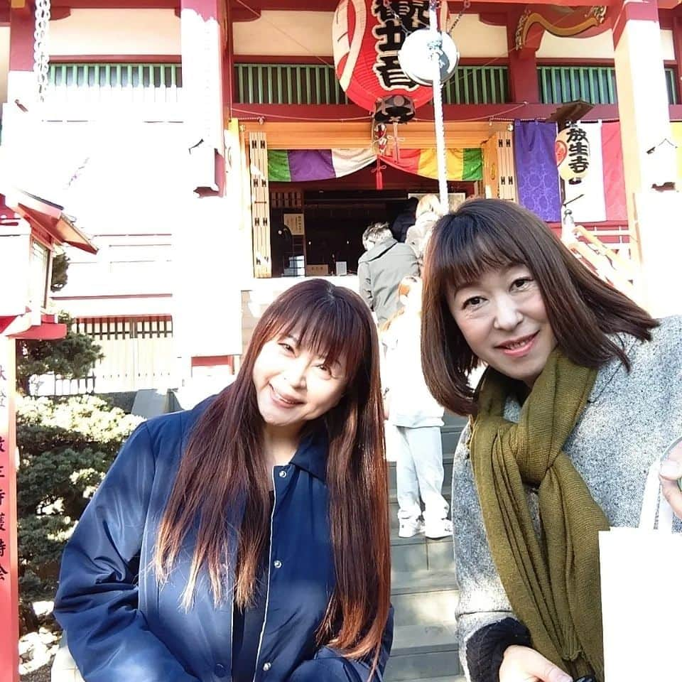 宇月田麻裕さんのインスタグラム写真 - (宇月田麻裕Instagram)「#穴八幡宮　様　#法輪寺　様のあとは、お隣の　　#放生寺　様　#空海　様。 私の得意とする占術　#宿曜占星術　と縁深いお寺様。　#弘法大使空海　様がいらっしゃいます。修行に参加もさせていただきましたよ。穴八幡宮様の　#一陽来復　のお札の下に放生寺様の　#一陽来福　のお札の下に貼ります。　#おみくじ大吉　今年は、初詣したところのおみくじ100％大吉です！　いい年になるといいなー。」1月8日 0時42分 - mahiro_utsukita