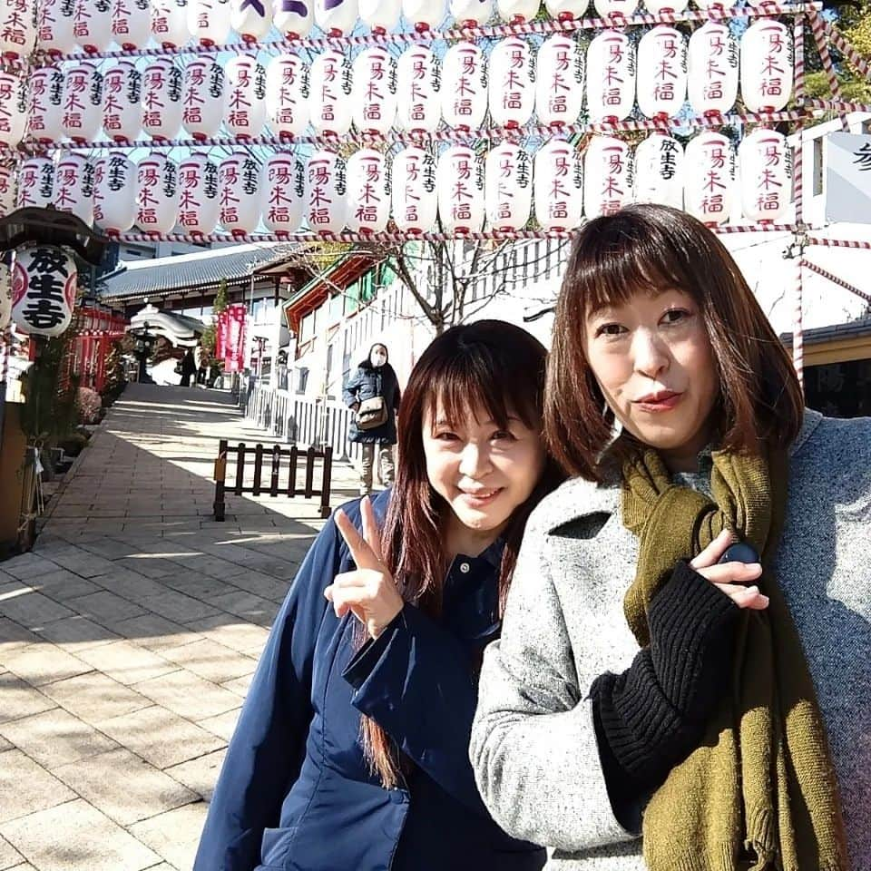 宇月田麻裕のインスタグラム：「#穴八幡宮　様　#法輪寺　様のあとは、お隣の　　#放生寺　様　#空海　様。 私の得意とする占術　#宿曜占星術　と縁深いお寺様。　#弘法大使空海　様がいらっしゃいます。修行に参加もさせていただきましたよ。穴八幡宮様の　#一陽来復　のお札の下に放生寺様の　#一陽来福　のお札の下に貼ります。　#おみくじ大吉　今年は、初詣したところのおみくじ100％大吉です！　いい年になるといいなー。」